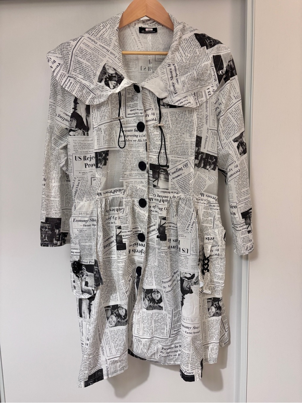 IC Collection Newspaper Jacket Trenchcoat Size Large Statement Rare Artsy Chains